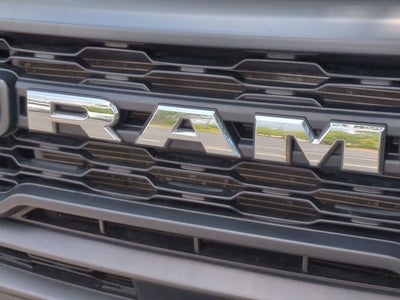 Furgoneta de carga RAM ProMaster 2500 Tradesman de 2025, techo bajo, distancia entre ejes de 136 pulgadas, con asiento del acompañante