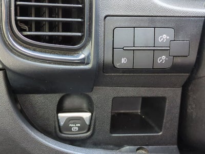 Furgoneta de carga RAM ProMaster 2500 Tradesman de 2025, techo bajo, distancia entre ejes de 136 pulgadas, con asiento del acompañante