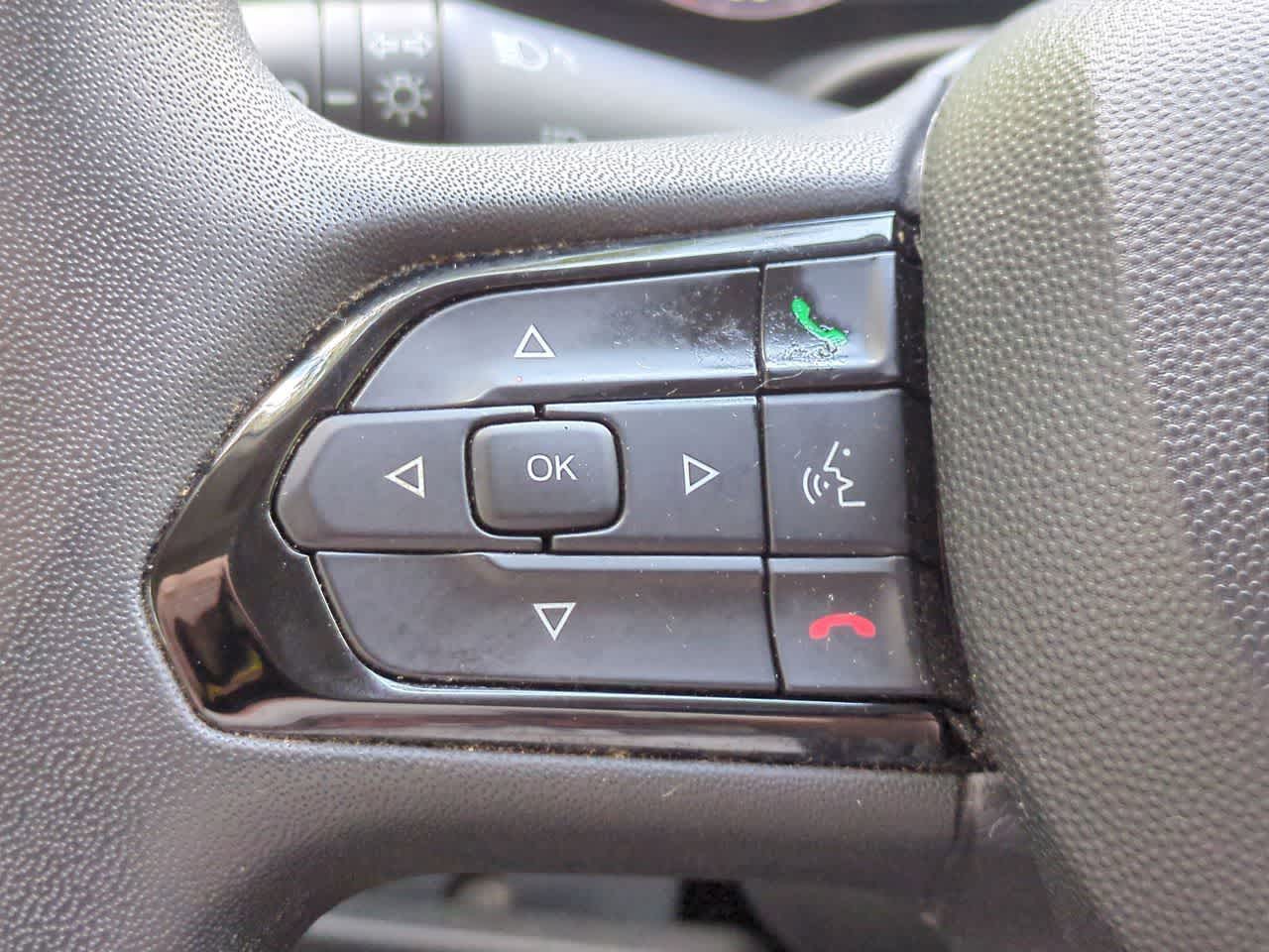 Furgoneta de carga RAM ProMaster 2500 Tradesman de 2025, techo bajo, distancia entre ejes de 136 pulgadas, con asiento del acompañante