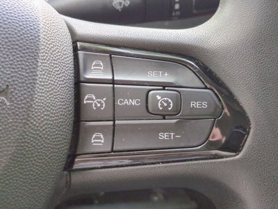 Furgoneta de carga RAM ProMaster 2500 Tradesman de 2025, techo bajo, distancia entre ejes de 136 pulgadas, con asiento del acompañante