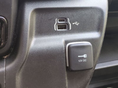 Furgoneta de carga RAM ProMaster 2500 Tradesman de 2025, techo bajo, distancia entre ejes de 136 pulgadas, con asiento del acompañante