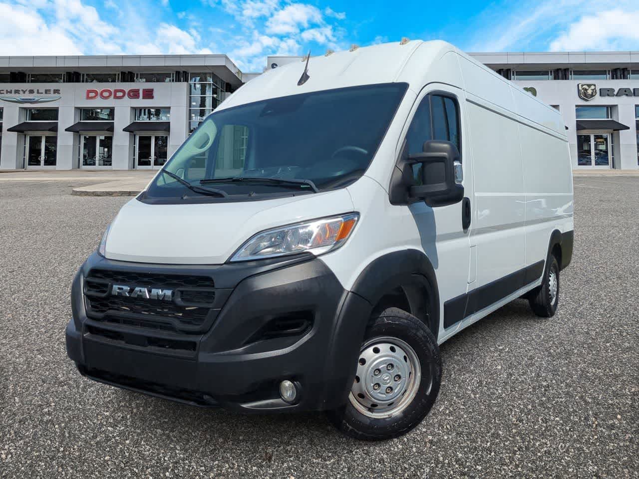 RAM ProMaster 3500 Furgoneta de carga Tradesman de techo alto, 2025, distancia entre ejes de 159 pulgadas, versión EXT
