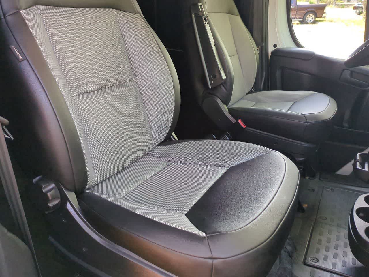 RAM ProMaster 3500 Furgoneta de carga Tradesman de techo alto, 2025, distancia entre ejes de 159 pulgadas, versión EXT