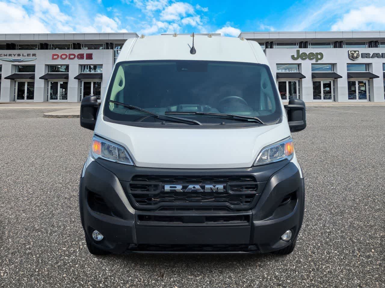 RAM ProMaster 3500 Furgoneta de carga Tradesman de techo alto, 2025, distancia entre ejes de 159 pulgadas, versión EXT
