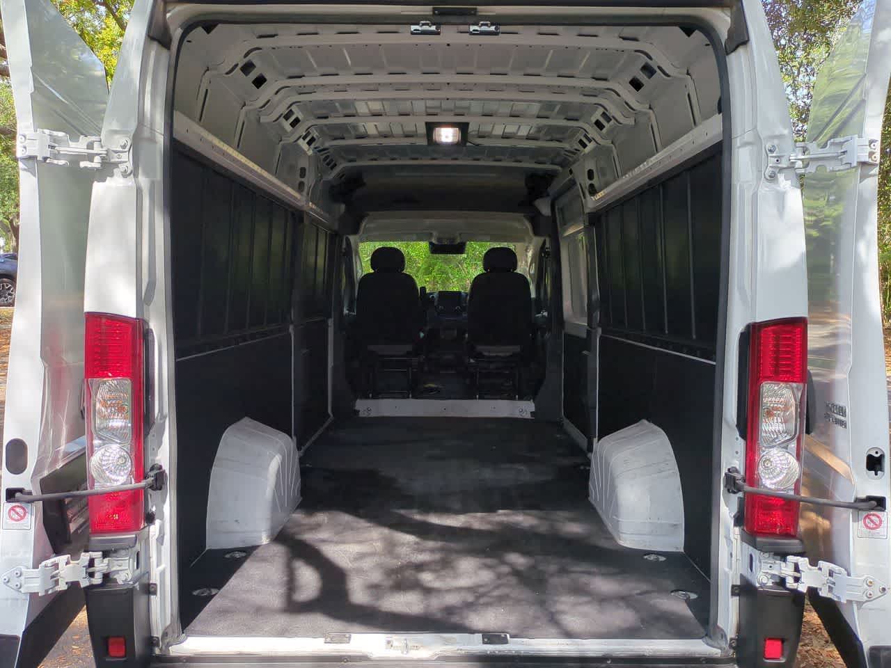 RAM ProMaster 3500 Furgoneta de carga Tradesman de techo alto, 2025, distancia entre ejes de 159 pulgadas, versión EXT