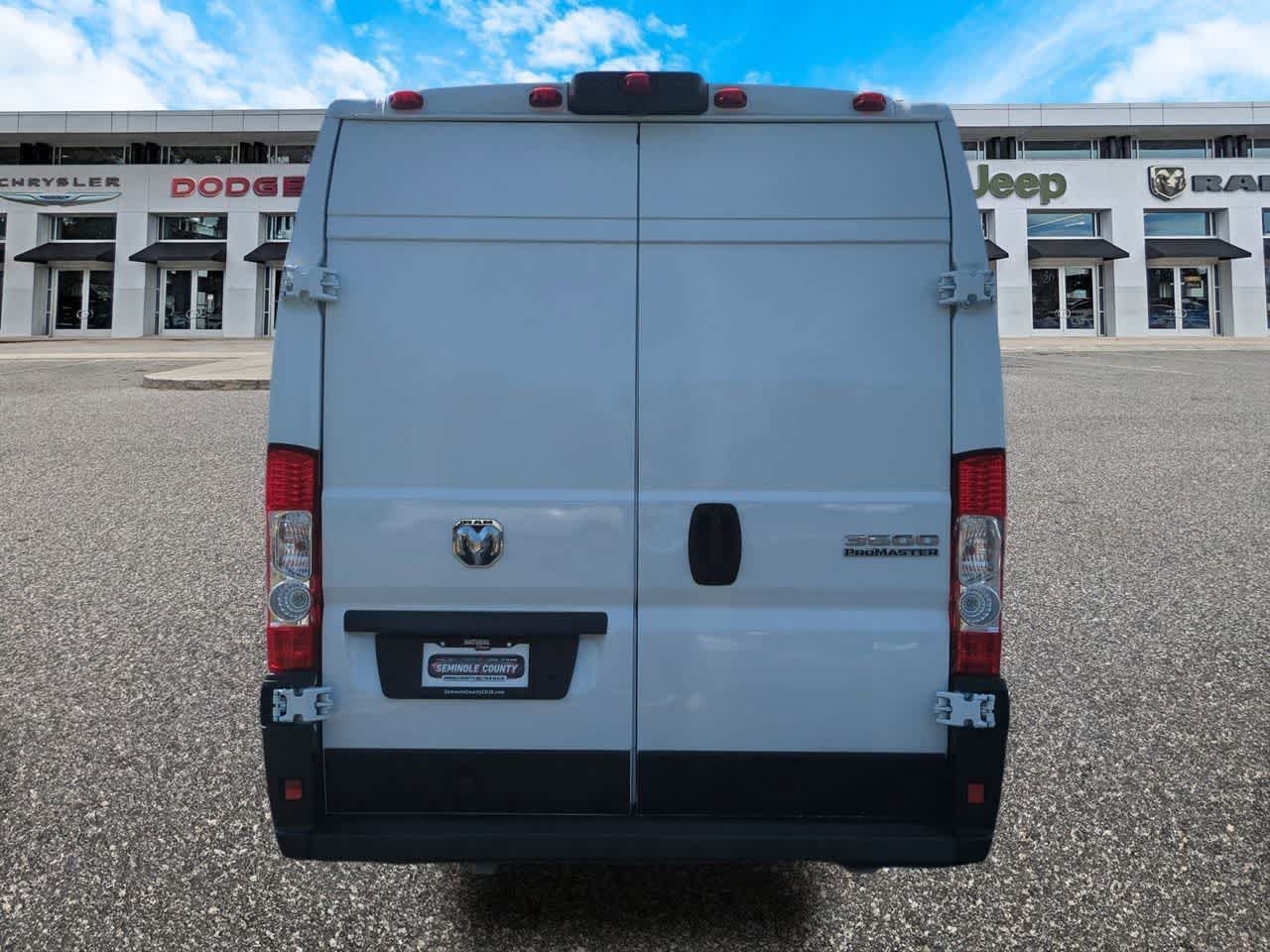RAM ProMaster 3500 Furgoneta de carga Tradesman de techo alto, 2025, distancia entre ejes de 159 pulgadas, versión EXT
