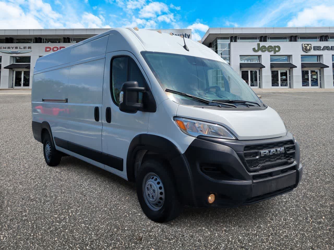 RAM ProMaster 3500 Furgoneta de carga Tradesman de techo alto, 2025, distancia entre ejes de 159 pulgadas, versión EXT