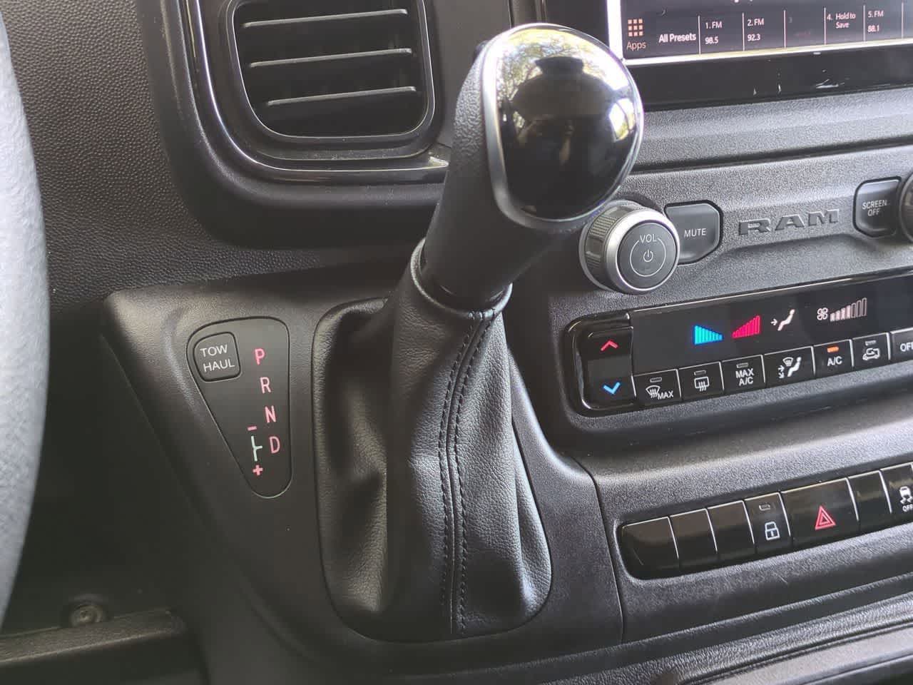 RAM ProMaster 3500 Furgoneta de carga Tradesman de techo alto, 2025, distancia entre ejes de 159 pulgadas, versión EXT
