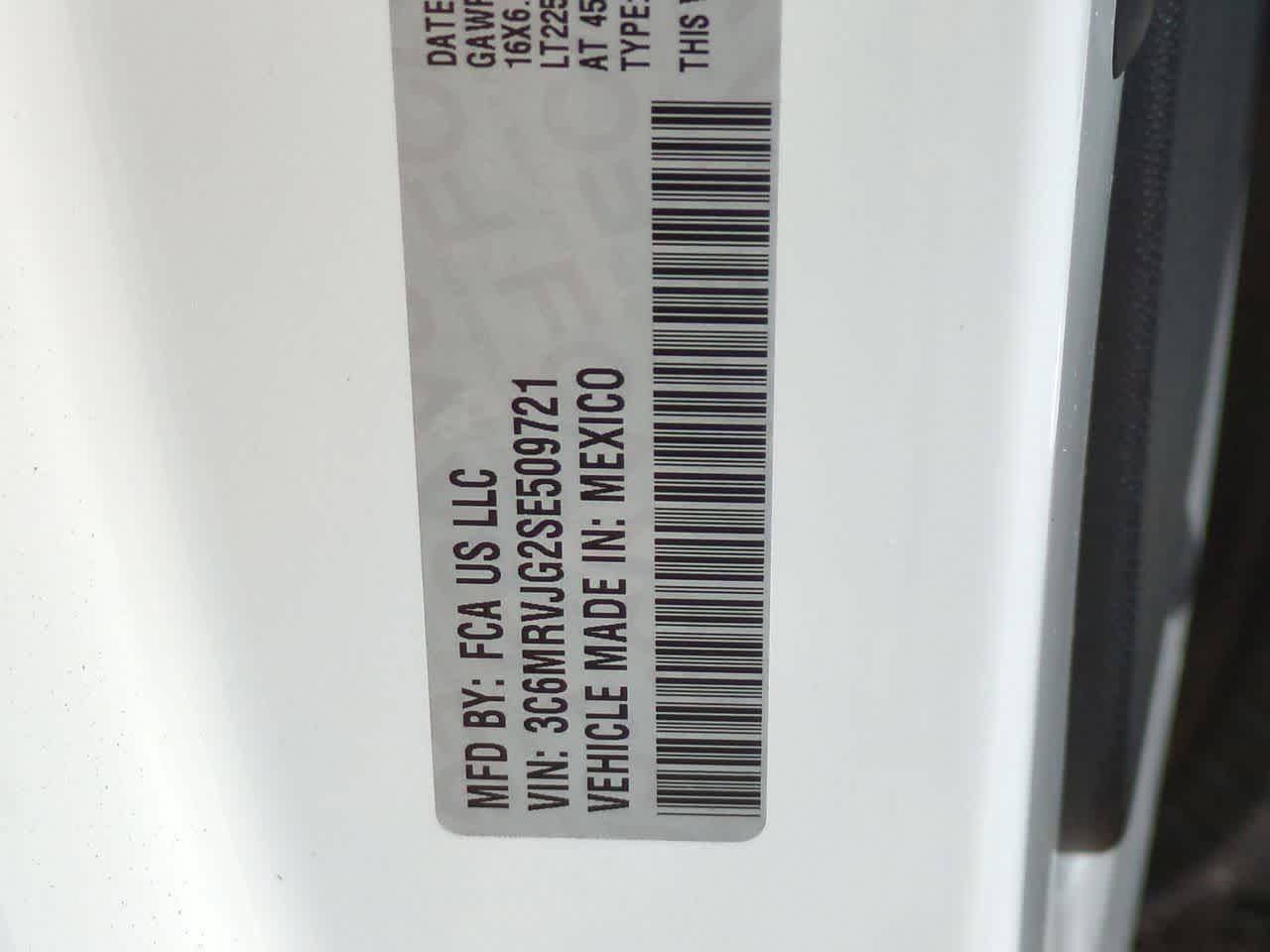 RAM ProMaster 3500 Furgoneta de carga Tradesman de techo alto, 2025, distancia entre ejes de 159 pulgadas, versión EXT
