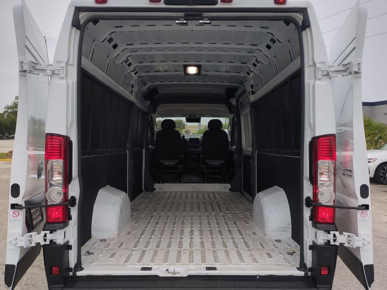 RAM ProMaster 3500 Furgoneta de carga Tradesman de techo alto, 2025, distancia entre ejes de 159 pulgadas, versión EXT