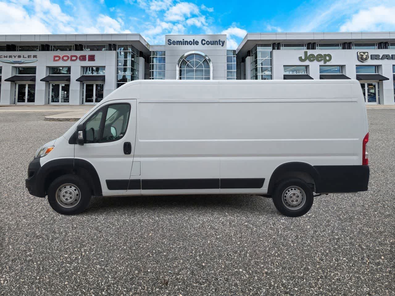 RAM ProMaster 3500 Furgoneta de carga Tradesman de techo alto, 2025, distancia entre ejes de 159 pulgadas, versión EXT