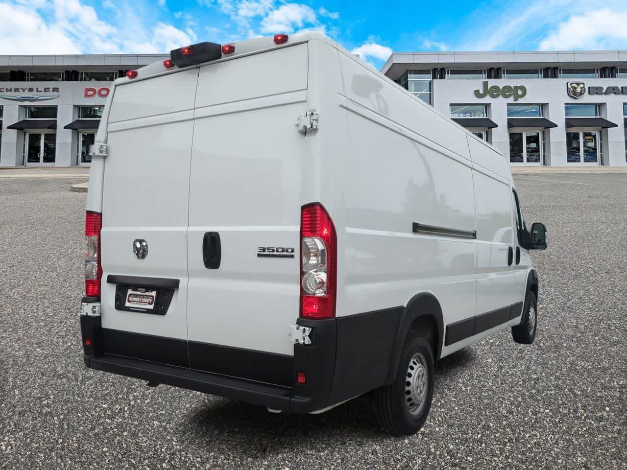 RAM ProMaster 3500 Furgoneta de carga Tradesman de techo alto, 2025, distancia entre ejes de 159 pulgadas, versión EXT
