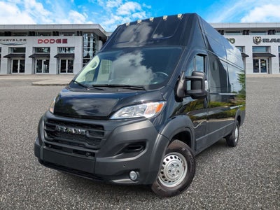 Furgoneta de carga RAM ProMaster 3500 Tradesman de 2025, techo superalto, distancia entre ejes de 159 pulgadas, versión EXT con asiento del acompañante