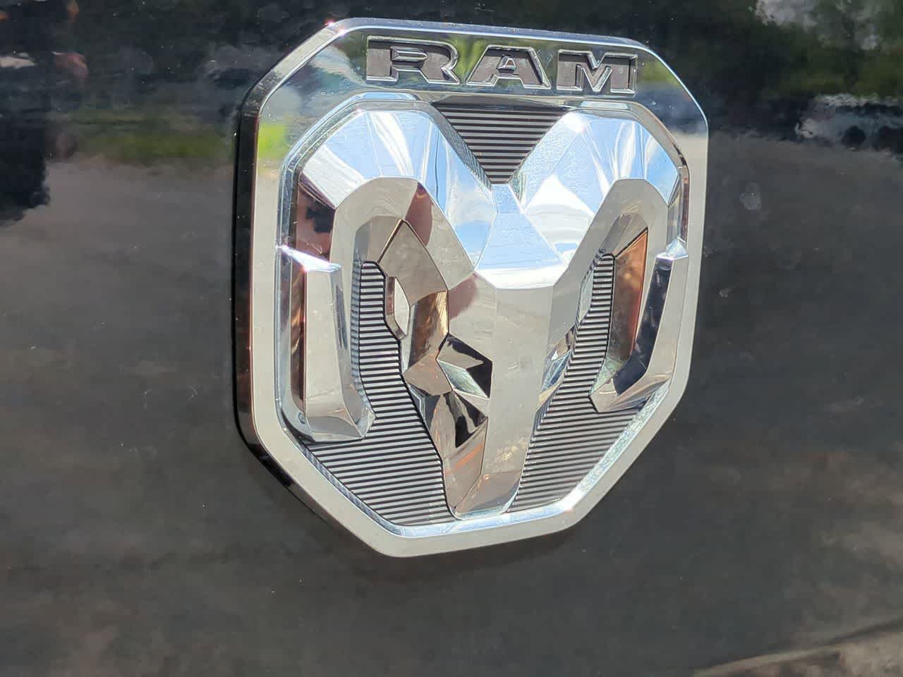 Furgoneta de carga RAM ProMaster 3500 Tradesman de 2025, techo superalto, distancia entre ejes de 159 pulgadas, versión EXT con asiento del acompañante