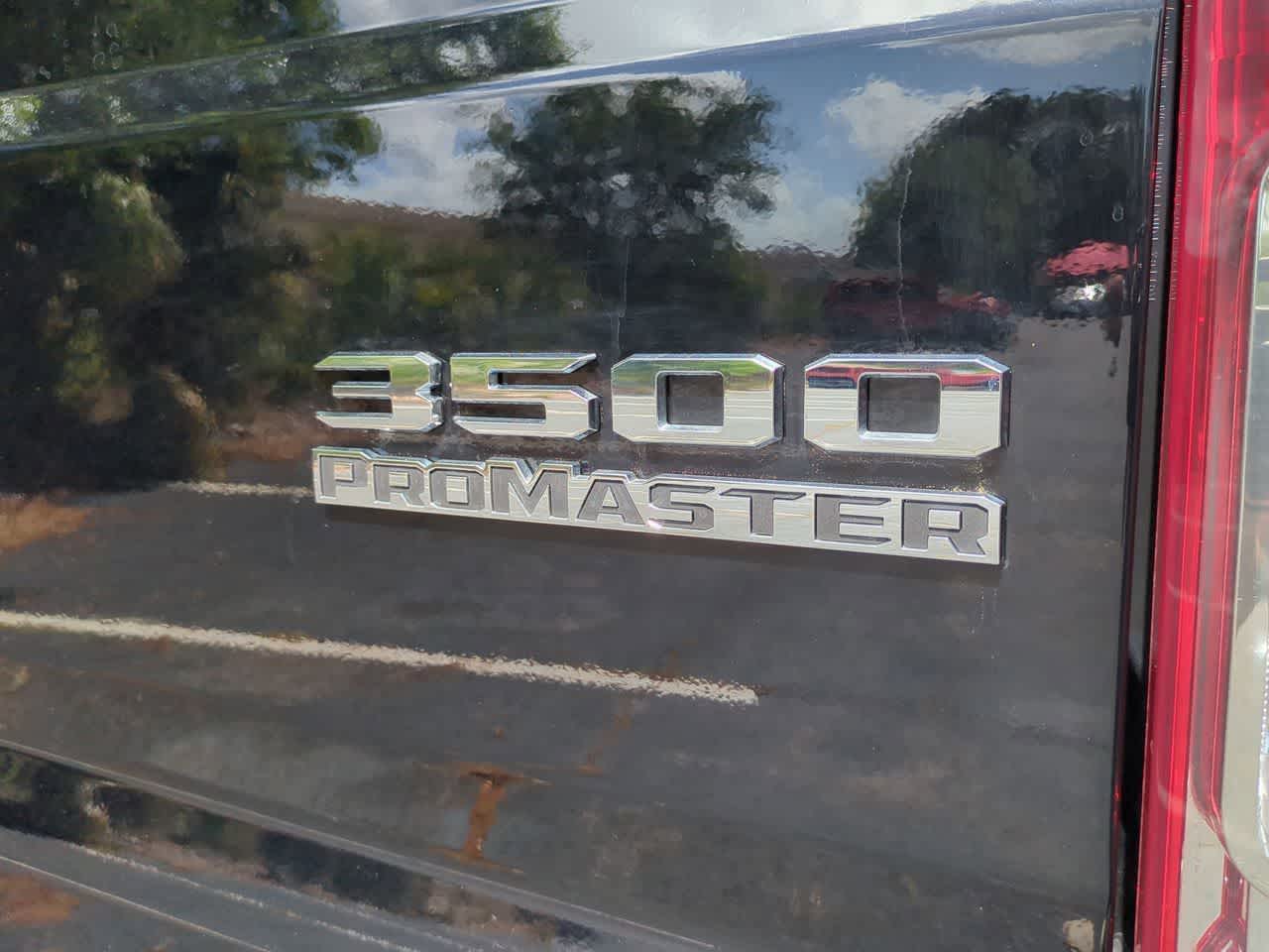 Furgoneta de carga RAM ProMaster 3500 Tradesman de 2025, techo superalto, distancia entre ejes de 159 pulgadas, versión EXT con asiento del acompañante