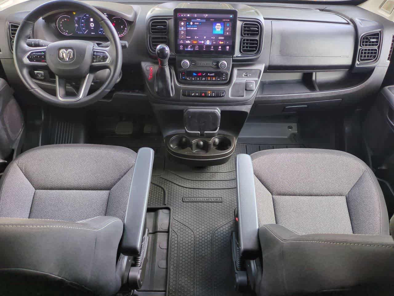 Furgoneta de carga RAM ProMaster 3500 Tradesman de 2025, techo superalto, distancia entre ejes de 159 pulgadas, versión EXT con asiento del acompañante