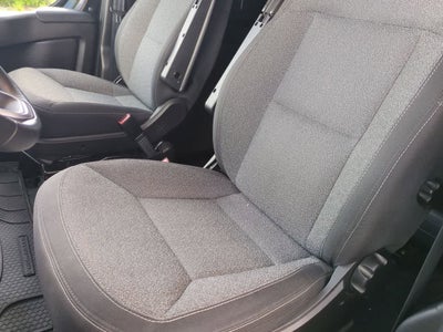 Furgoneta de carga RAM ProMaster 3500 Tradesman de 2025, techo superalto, distancia entre ejes de 159 pulgadas, versión EXT con asiento del acompañante