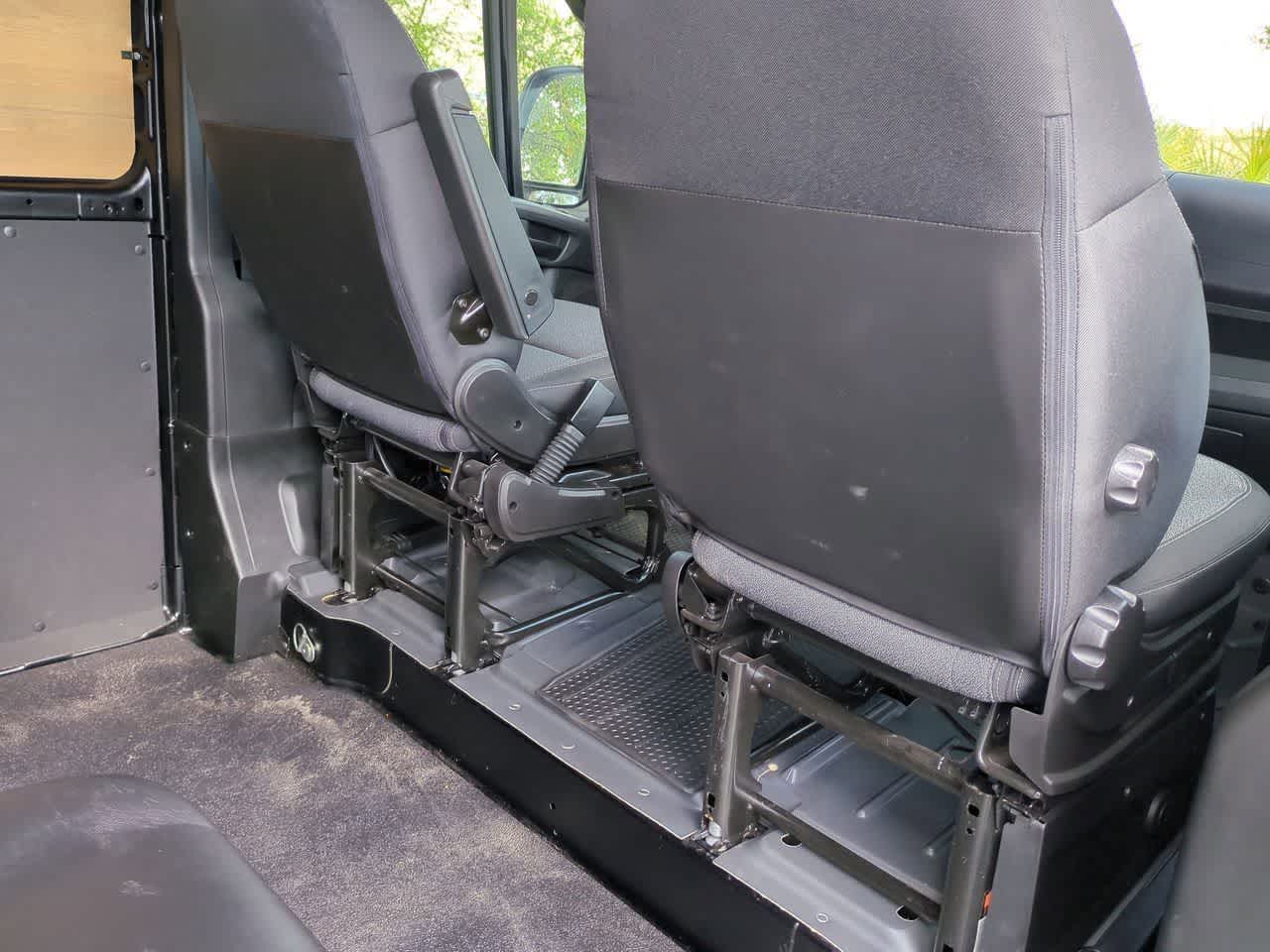 Furgoneta de carga RAM ProMaster 3500 Tradesman de 2025, techo superalto, distancia entre ejes de 159 pulgadas, versión EXT con asiento del acompañante