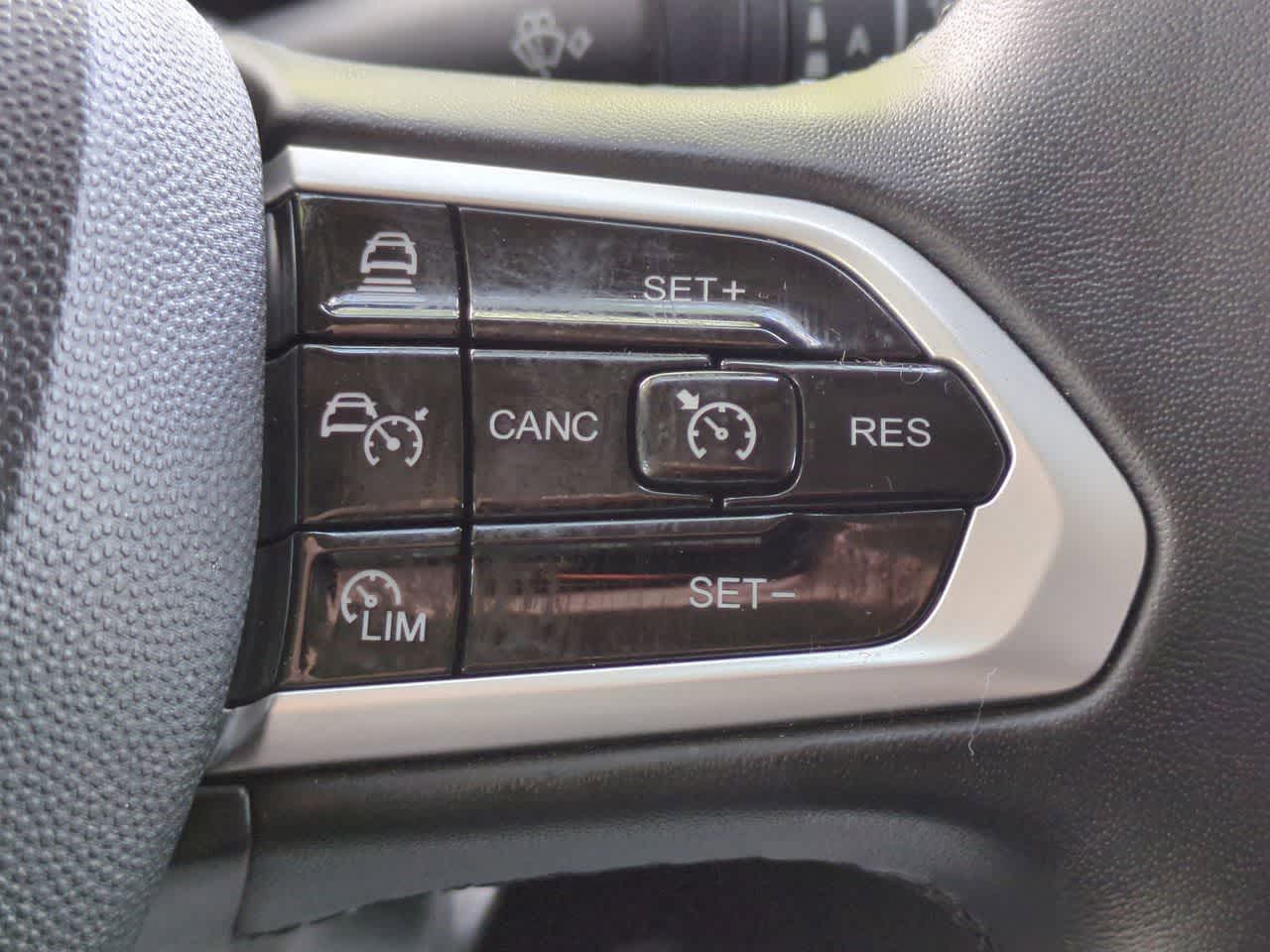 Furgoneta de carga RAM ProMaster 3500 Tradesman de 2025, techo superalto, distancia entre ejes de 159 pulgadas, versión EXT con asiento del acompañante