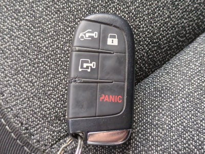 Furgoneta de carga RAM ProMaster 3500 Tradesman de 2025, techo superalto, distancia entre ejes de 159 pulgadas, versión EXT con asiento del acompañante