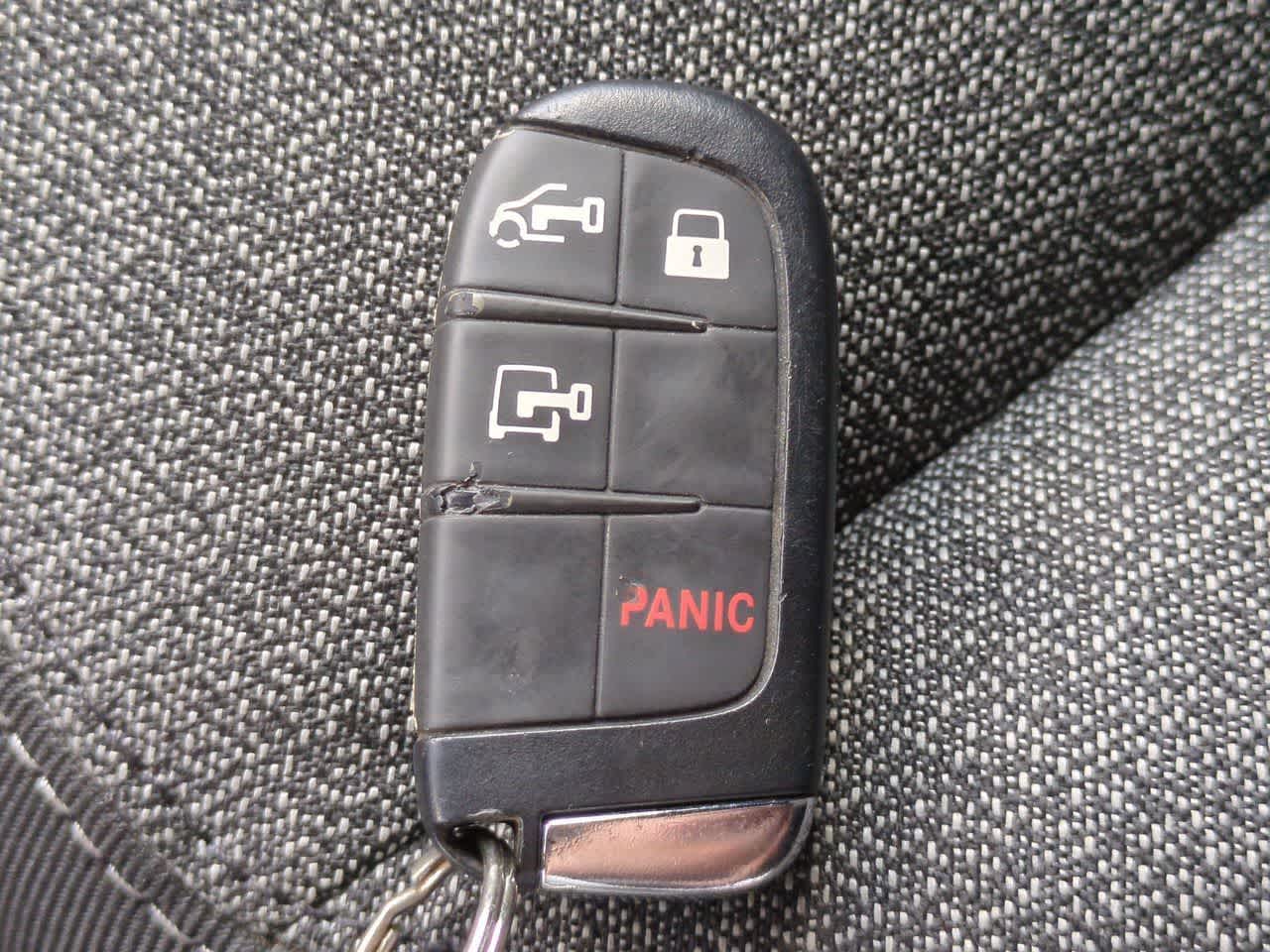 Furgoneta de carga RAM ProMaster 3500 Tradesman de 2025, techo superalto, distancia entre ejes de 159 pulgadas, versión EXT con asiento del acompañante