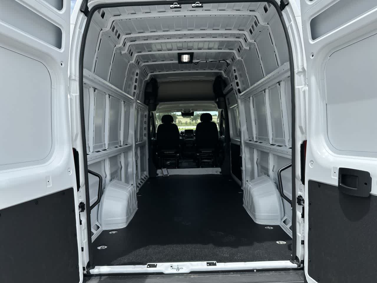 RAM ProMaster 3500 de 2026 RAM PROMASTER 3500 SLT FURGONETA DE CARGA CON TECHO SUPERALTO, distancia entre ejes de 159', versión EXT