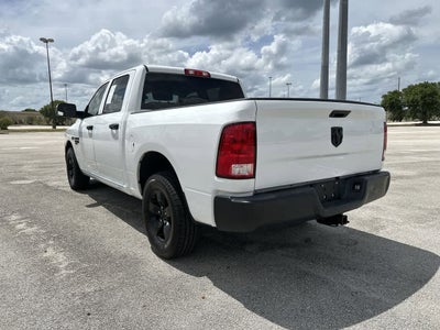 RAM 1500 Classic Tradesman de 2022, cabina doble, tracción 4x2 y caja de 1,70 m