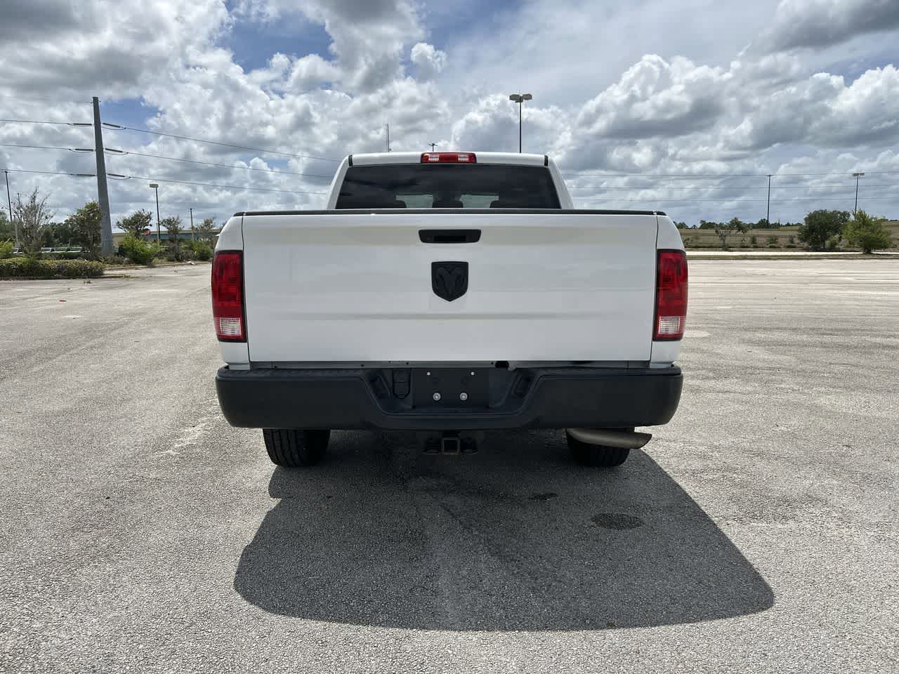 RAM 1500 Classic Tradesman de 2022, cabina doble, tracción 4x2 y caja de 1,70 m