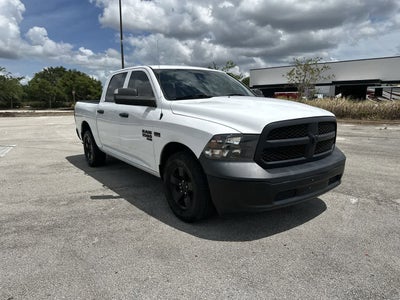 RAM 1500 Classic Tradesman de 2022, cabina doble, tracción 4x2 y caja de 1,70 m