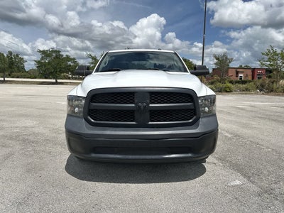 RAM 1500 Classic Tradesman de 2022, cabina doble, tracción 4x2 y caja de 1,70 m