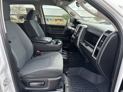 RAM 1500 Classic Tradesman de 2022, cabina doble, tracción 4x2 y caja de 1,70 m