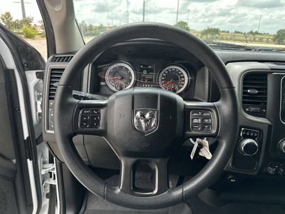 RAM 1500 Classic Tradesman de 2022, cabina doble, tracción 4x2 y caja de 1,70 m