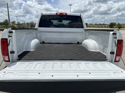 RAM 1500 Classic Tradesman de 2022, cabina doble, tracción 4x2 y caja de 1,70 m