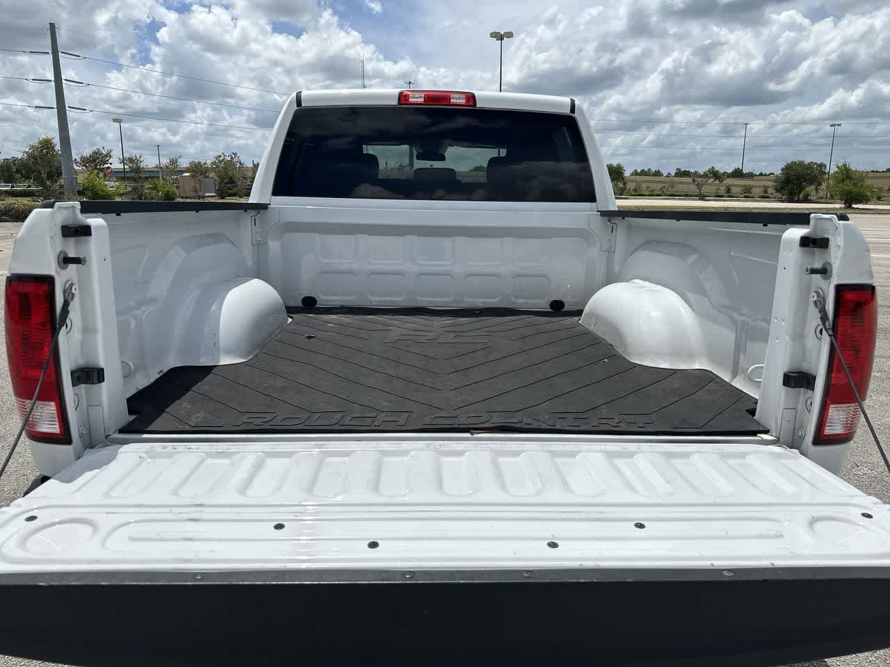 RAM 1500 Classic Tradesman de 2022, cabina doble, tracción 4x2 y caja de 1,70 m
