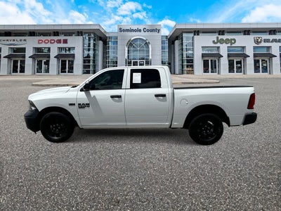 RAM 1500 Classic Tradesman de 2022, cabina doble, tracción 4x2 y caja de 1,70 m