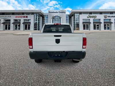 RAM 1500 Classic Tradesman de 2022, cabina doble, tracción 4x2 y caja de 1,70 m
