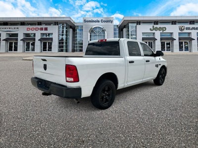 RAM 1500 Classic Tradesman de 2022, cabina doble, tracción 4x2 y caja de 1,70 m