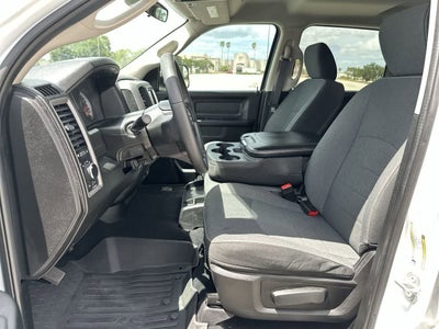 RAM 1500 Classic Tradesman de 2022, cabina doble, tracción 4x2 y caja de 1,70 m