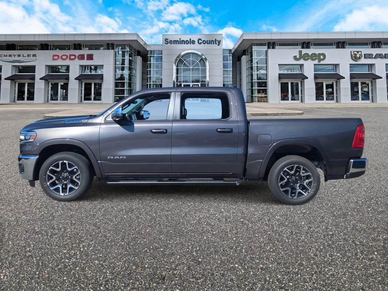 2026 RAM Ram 1500 RAM 1500 LARAMIE CREW CAB 4X2 5'7' BOX