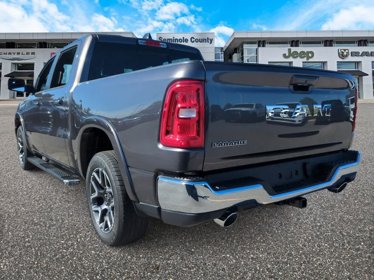 2026 RAM Ram 1500 RAM 1500 LARAMIE CREW CAB 4X2 5'7' BOX
