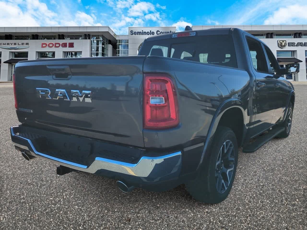 2026 RAM Ram 1500 RAM 1500 LARAMIE CREW CAB 4X2 5'7' BOX