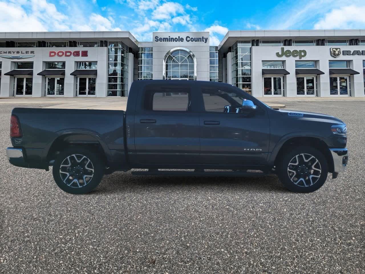 2026 RAM Ram 1500 RAM 1500 LARAMIE CREW CAB 4X2 5'7' BOX