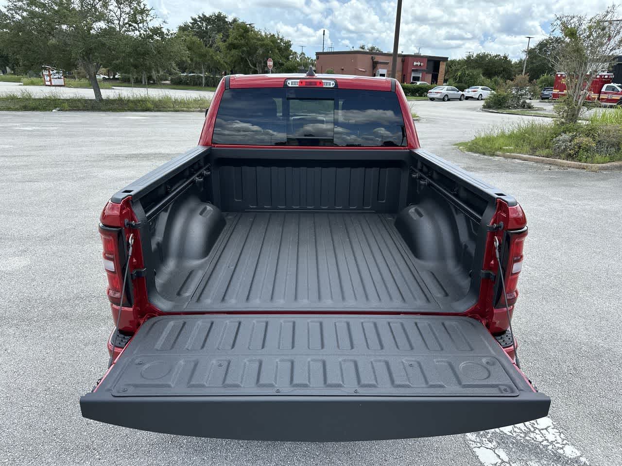 RAM 1500 de 2026, RAM 1500 BIG HORN, cabina doble, 4x4, caja de 5'7'