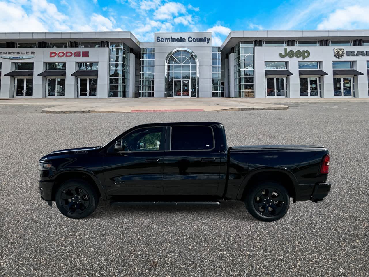 RAM 1500 de 2027, RAM 1500 BIG HORN, CABINA DOBLE, 4X4, CAJA DE 5'7'