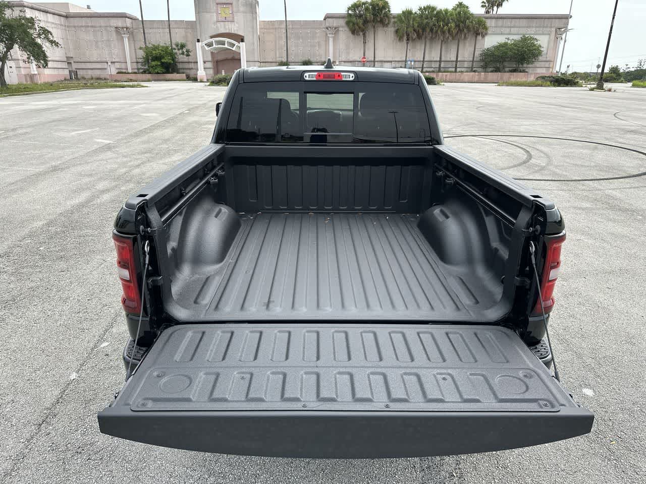 RAM 1500 de 2026, RAM 1500 BIG HORN, cabina doble, 4x4, caja de 5'7'