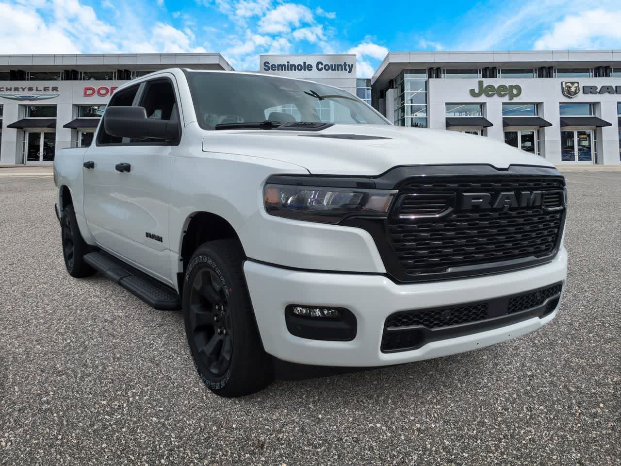 2026 RAM Ram 1500 RAM 1500 EXPRESS CREW CAB 4X4 5'7' BOX