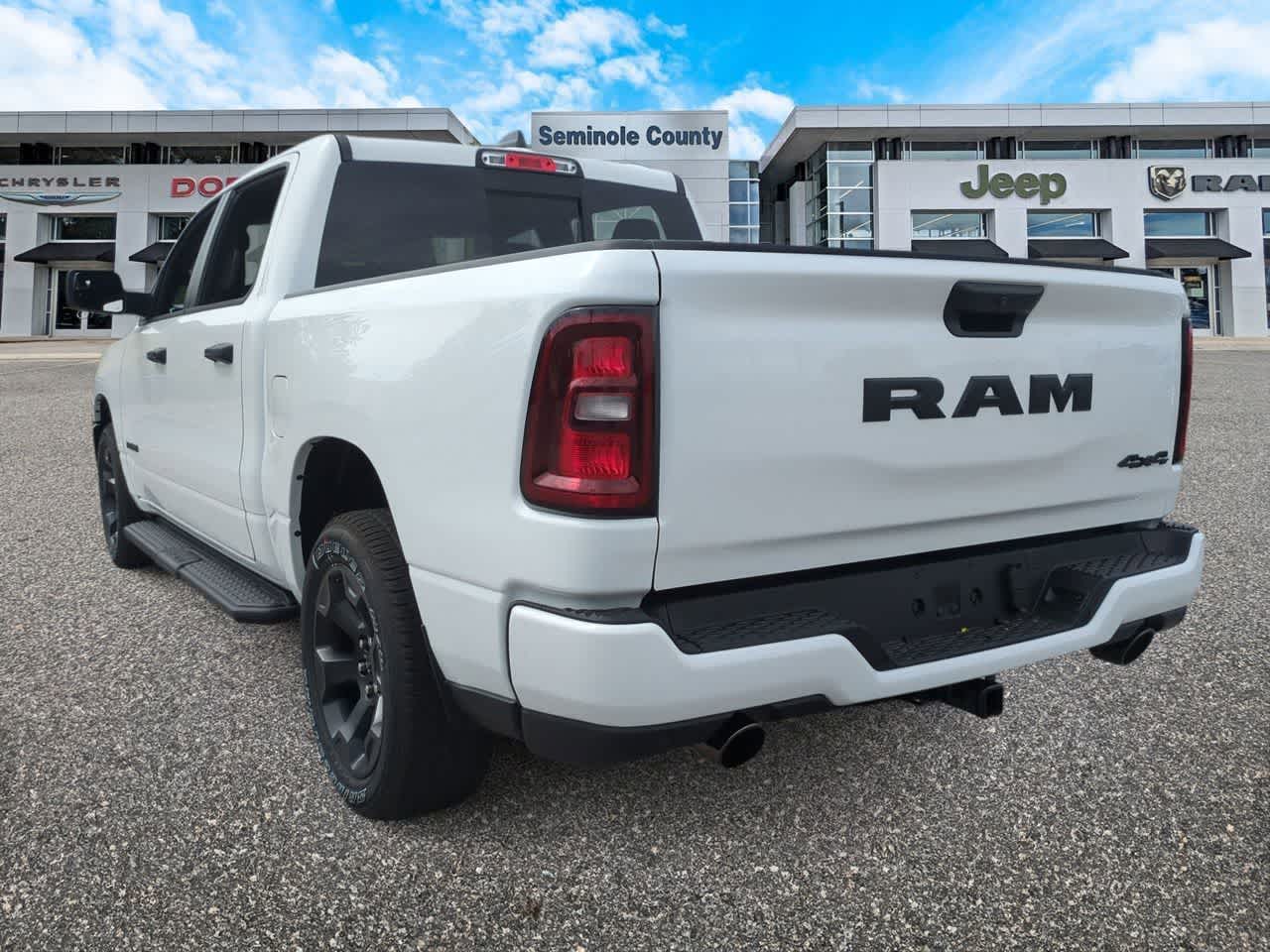 2026 RAM Ram 1500 RAM 1500 EXPRESS CREW CAB 4X4 5'7' BOX