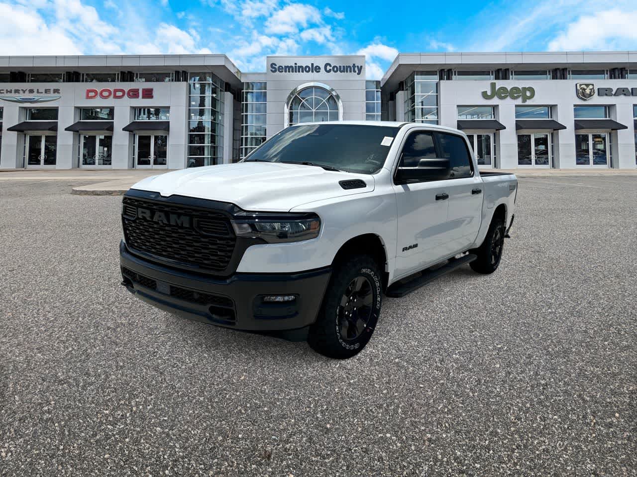 RAM 1500 WARLOCK de 2026, cabina doble, tracción 4x4 y caja de 1,70 m