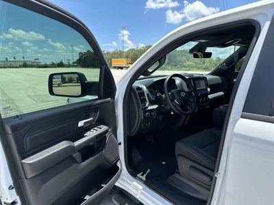 RAM 1500 WARLOCK de 2026, cabina doble, tracción 4x4 y caja de 1,70 m