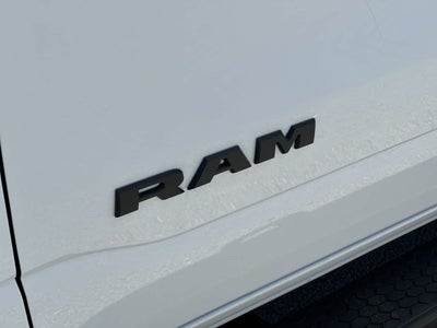 RAM 1500 WARLOCK de 2026, cabina doble, tracción 4x4 y caja de 1,70 m